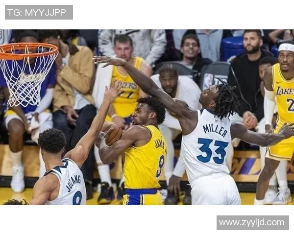 湖人鏖战太阳全场激烈对攻双方核心球星轮番上演高光时刻