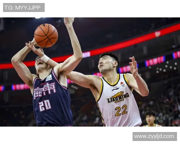 辽宁本钢与新疆广汇激战正酣 赛季焦点对决引爆篮球激情